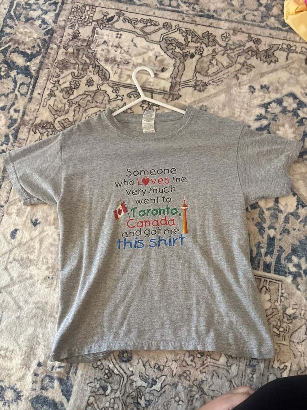 Gildan Toronto Canada Souvenir T-Shirt Gray